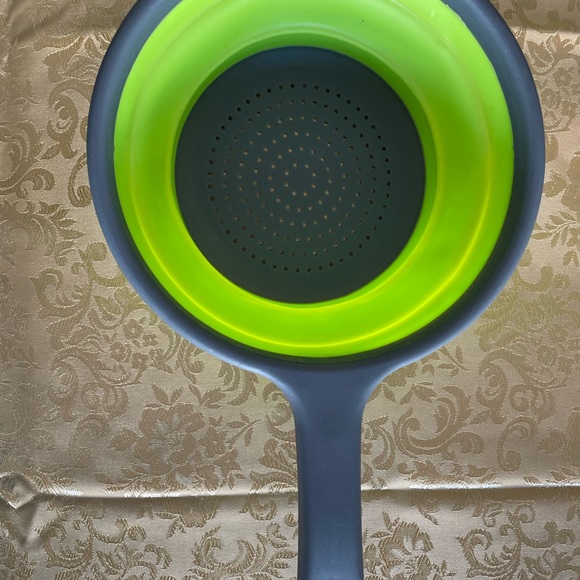 3 NWOT 3 collapsable Colanders - Picture 6 of 13